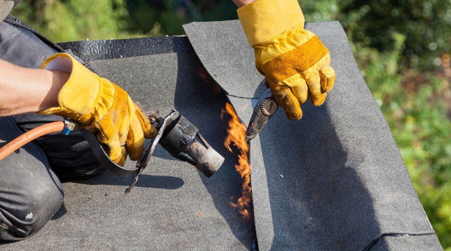 Expert Emergency Roof Repairs services in Smithville, TX